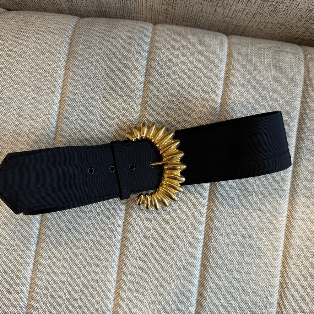 Chic Black Belt with Gold Accents😍